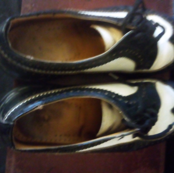 Dr. Martens Mens USA 8  Ladies 9  Run Large Black and White Oxford Shoes - Picture 11 of 14